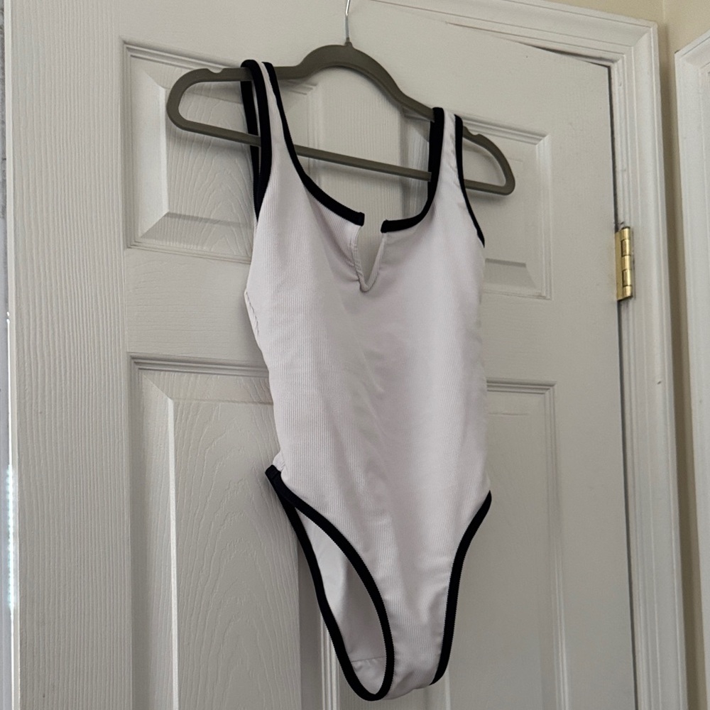 LainSnow White and Black One Piece Swimsuit